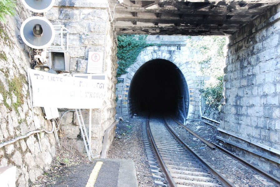 segnale fs a muro.jpg