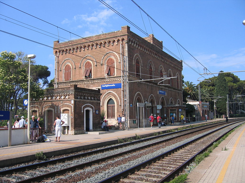 1024px-Stazione_di_Castiglioncello.JPG