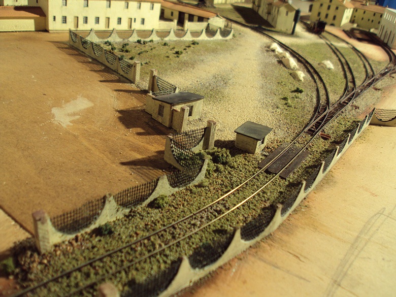 Binario in uscita verso il pontile.JPG