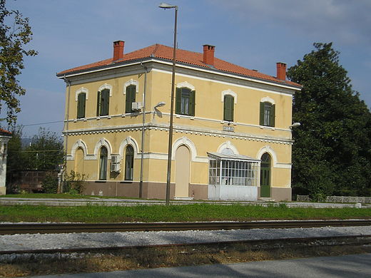 520px-Vrtojba-train_staton.jpg