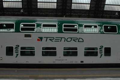Trenord -vettura Vivalto 1 e 2 classe-MilanoCe-forum2GarchivioefotoWbonmartini..jpg