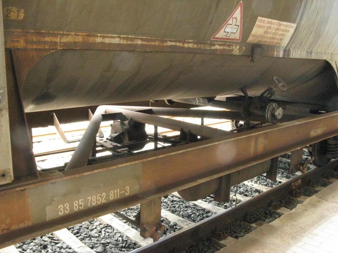 Telaio e tubi carro Lotras IMG_6663 al 33percento.JPG