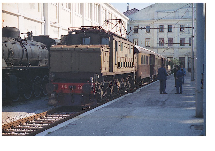 Binari sconosciuti Trieste 01 - n.21 600 dpi.jpg