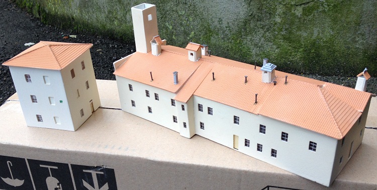 Casetta Pierallini e torre dell'orologio (2).JPG