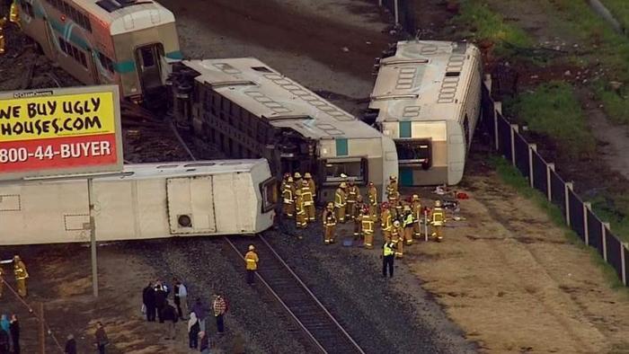 s_angeles_treno-kVjE-U10402119288484LyF-700x394@LaStampa_it.jpg