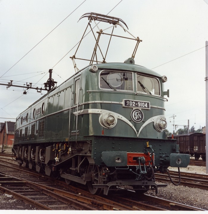 2D2 9104-2.jpg