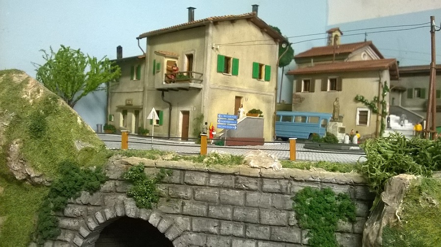 vista dalla strada sottostante 1  RR.jpg