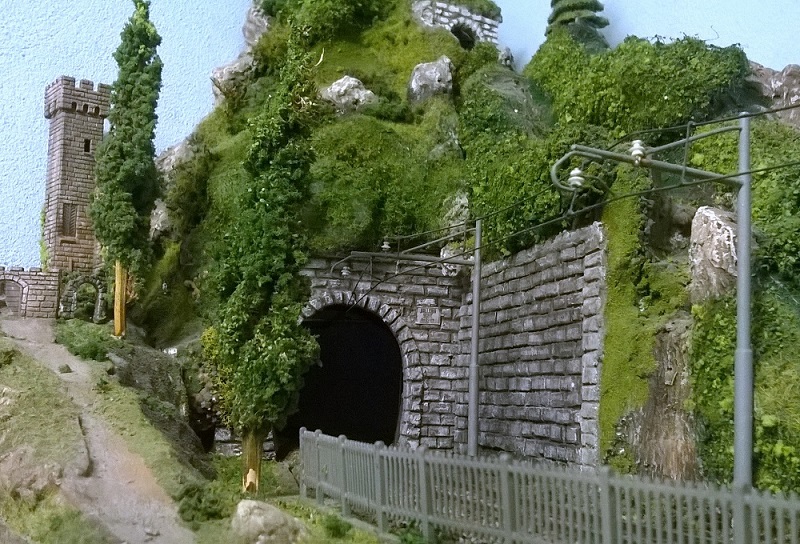 Imbocco galleria del castello RR.jpg