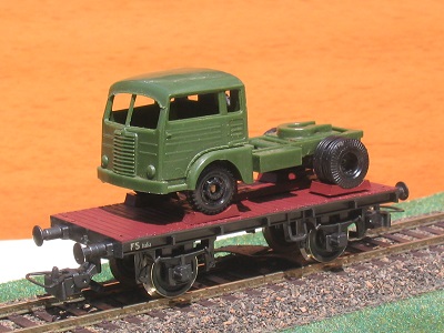 TRATTORE FIAT 682 ESERCITO.jpg