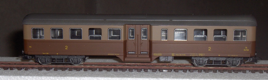 1975 - Carrozza FS Corbellini Bz 34708 - Rivarossi codice 2554.JPG