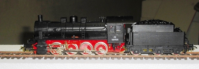 Anni '80 - Locomotiva FS Gr 460 025 (derivata dalla BR 55 delle DR) - Piko codice 5-6302.JPG