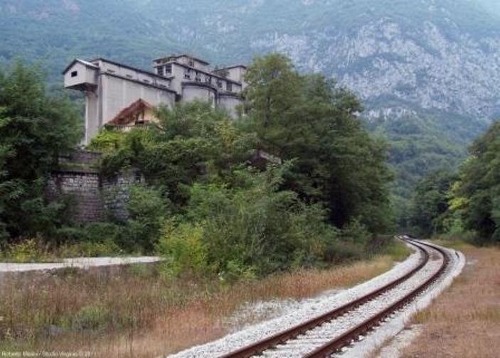 cementificio castellavazzo roberto marini 2006.09.00.jpg