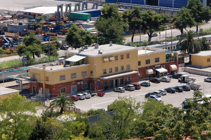 Ortona_staz_ferr_vista.jpg