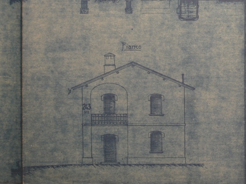 casa cantoniera doppia tipo a due piani di quattro ambienti per alloggio con due scale vers 1 007.jpg