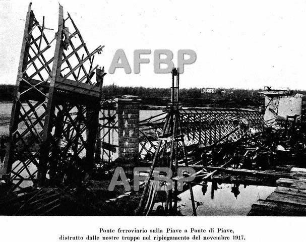 1917.11.00 ponte_di_piave_058021__il_ponte_ferroviario_distrutto_dalle_truppe_italiane__1917.jpg